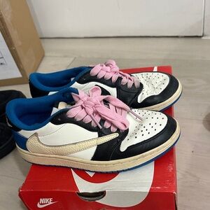 Nike Kids' Black, White, and Blue Sneakers with Pink Laces